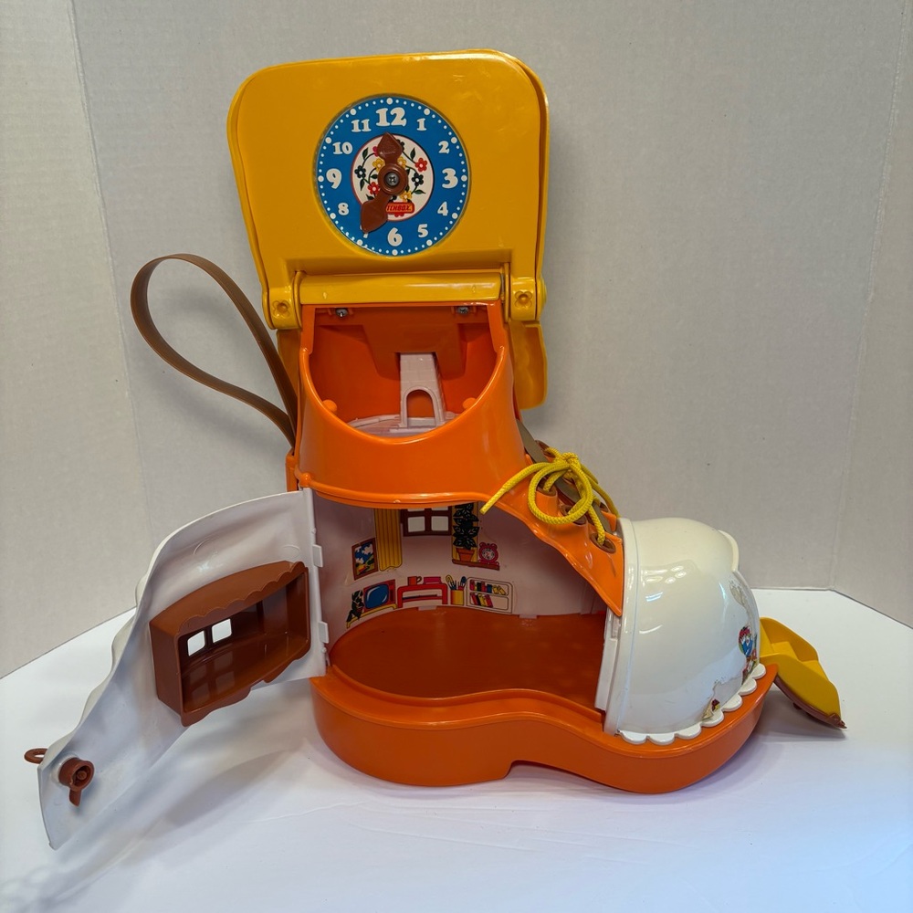 MATCHBOX School Play Boot Shoe House With Ladders and Mailbox Accessories - Picture 4 of 8